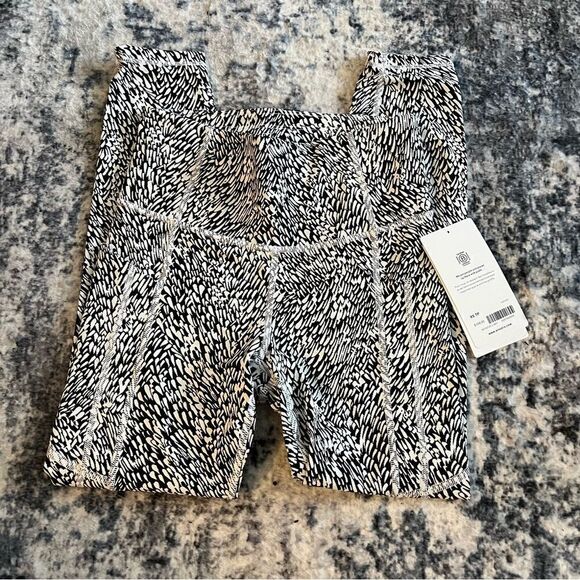 Athleta Ultimate Stash Textured 7/8 Tight - Picture 8 of 14